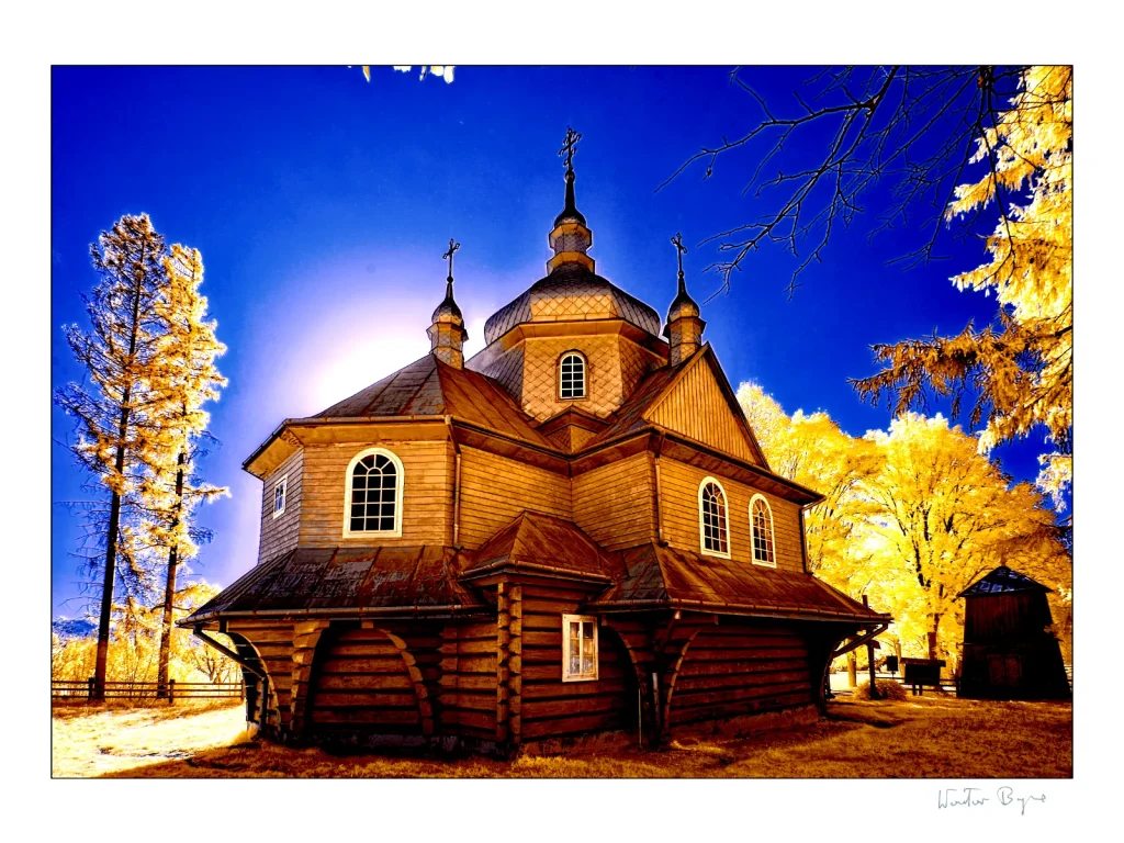 Cerkiew Huculska Gładyszów IR Photo Wacław Bugno